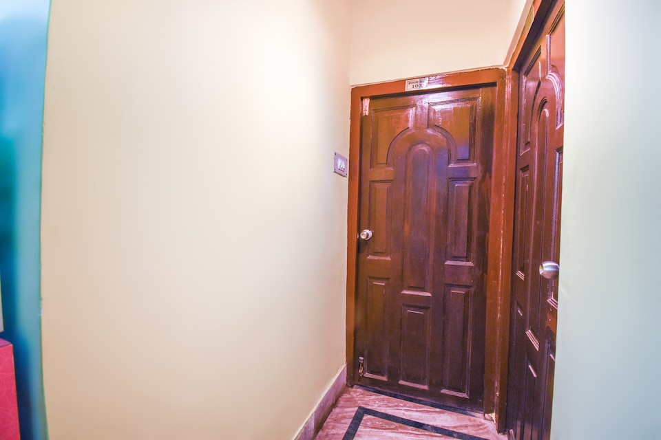 Hotel O Petals Residency, VIP Road Kolkata, Kolkata