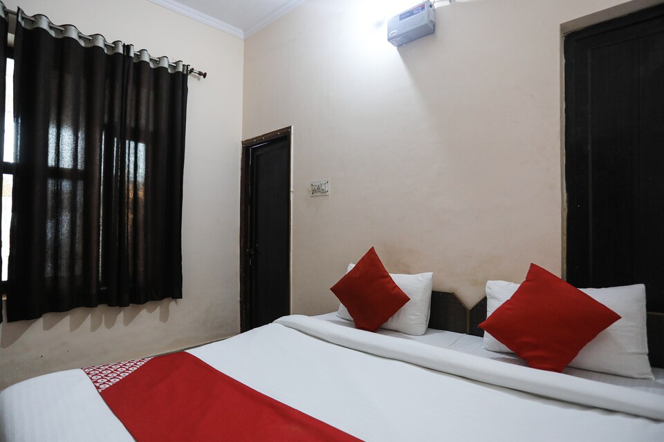 OYO 44396 Shri Mudgal Rishi Dham, Banke Bihari Mandir Vrindavan, Vrindavan