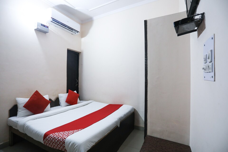 OYO 44396 Shri Mudgal Rishi Dham, Banke Bihari Mandir Vrindavan, Vrindavan