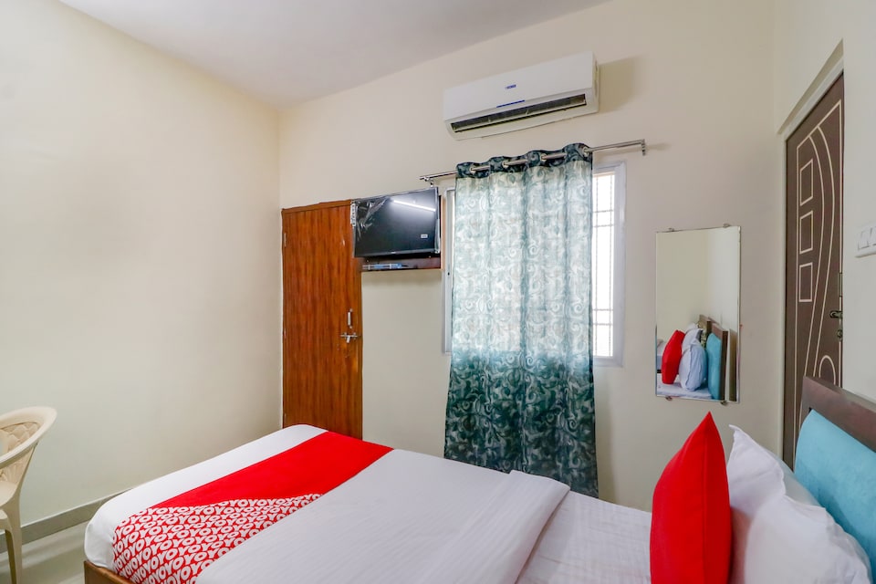 OYO 44427 Krishna Guest House, Tatibandh Road, Raipur