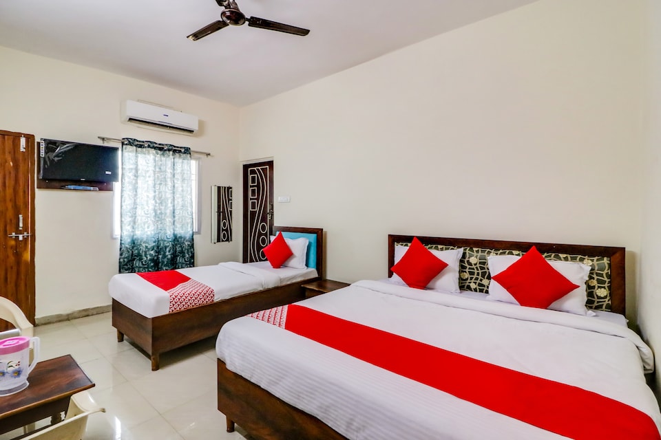 OYO 44427 Krishna Guest House, Tatibandh Road, Raipur