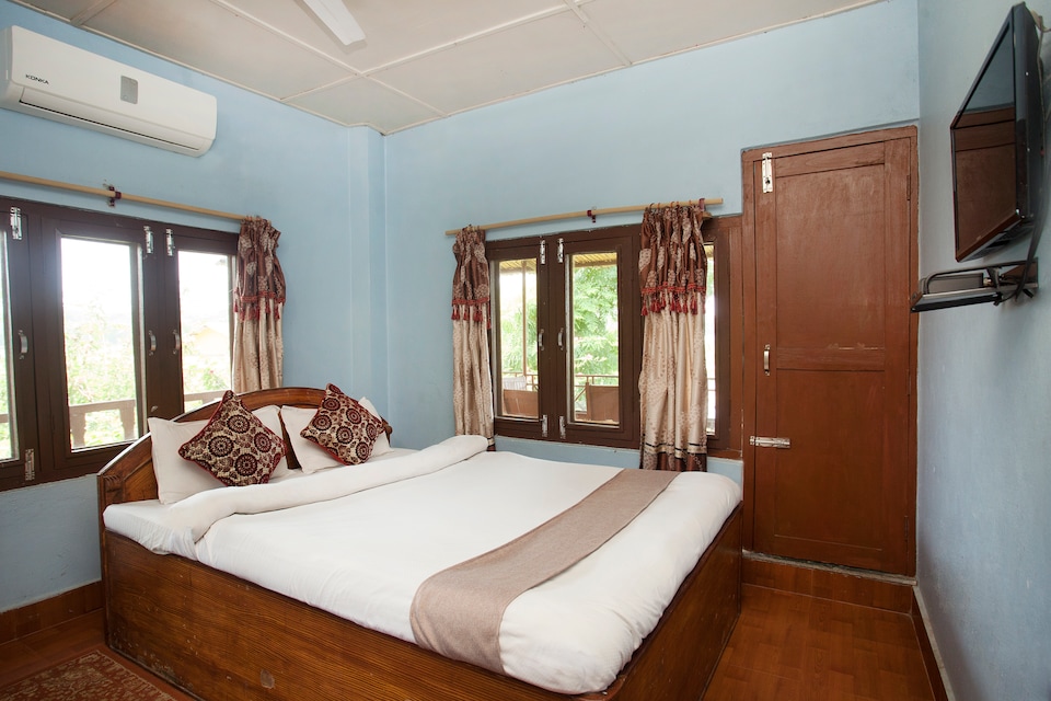 SPOT ON 486 Hotel Holy Lodge, Sauraha, Chitwan