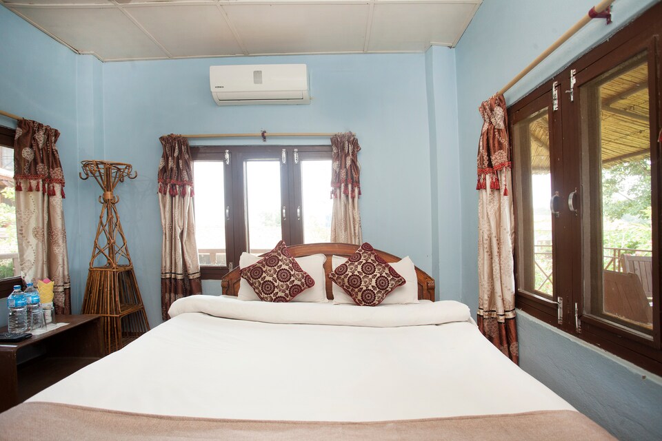 SPOT ON 486 Hotel Holy Lodge, Sauraha, Chitwan
