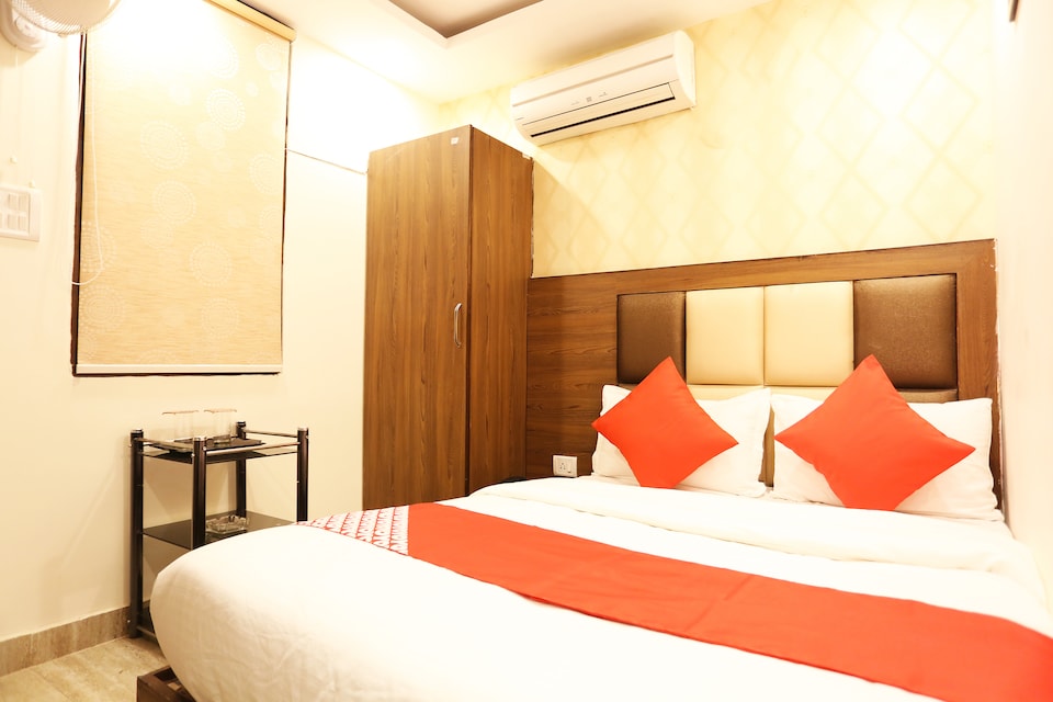 OYO 44535 Mona Regency Hotel And Banquets, Anand Vihar Delhi, Delhi