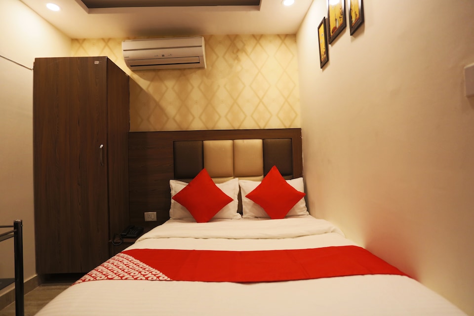 OYO 44535 Mona Regency Hotel And Banquets, Anand Vihar Delhi, Delhi
