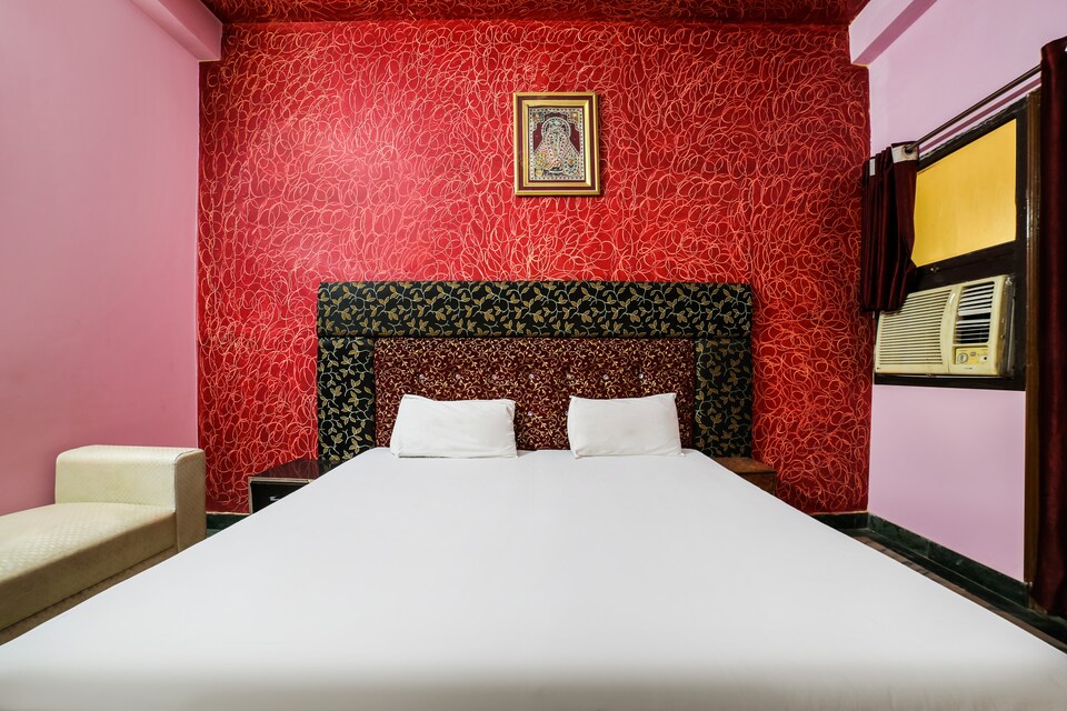 OYO 44547 Satyam Dham, Banke Bihari Mandir Vrindavan, Vrindavan