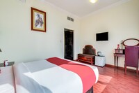 OYO 194 Mermaid Beach Hotel