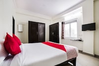 OYO Vista Homes Near Shilparamam