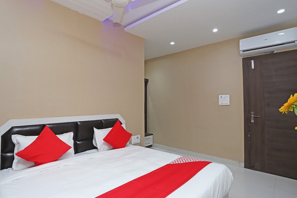 OYO 44565 Ashrit Suites, City Centre, Gwalior