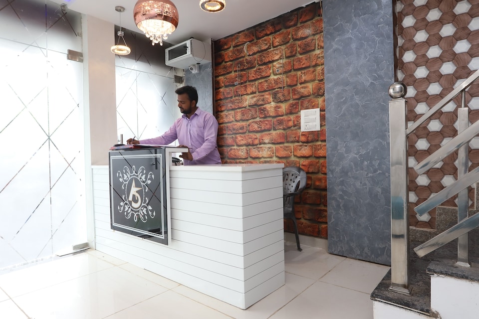 OYO 44565 Ashrit Suites, City Centre, Gwalior