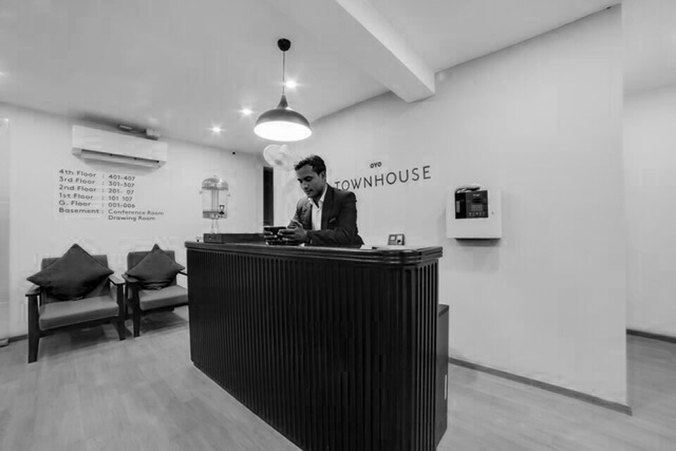 OYO Townhouse 222 Sec 52, Gurgaon, Golf Course Road, Gurgaon