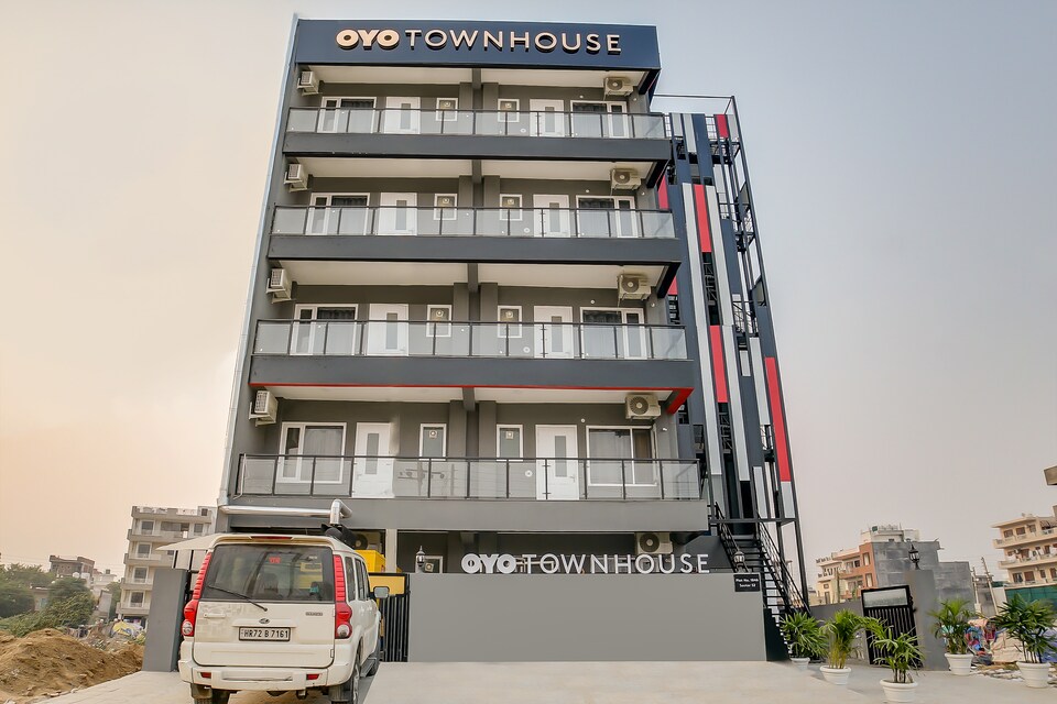 OYO Townhouse 222 Sec 52, Gurgaon, Golf Course Road, Gurgaon