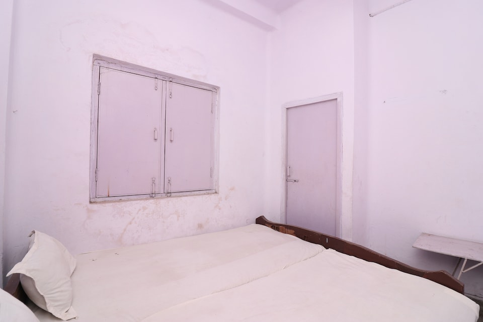 SPOT ON 44571 Maharaj Jee Guest House & Home Stay, Rudrapur, Rudrapur