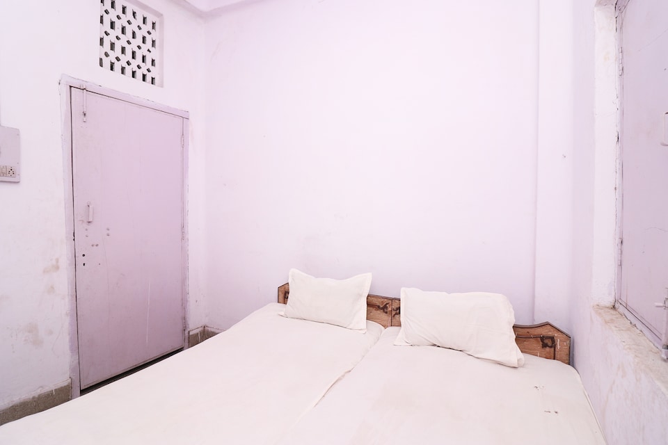 SPOT ON 44571 Maharaj Jee Guest House & Home Stay, Rudrapur, Rudrapur
