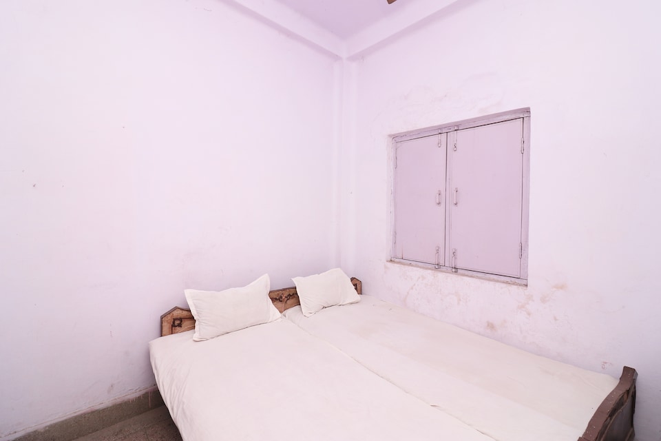 SPOT ON 44571 Maharaj Jee Guest House & Home Stay, Rudrapur, Rudrapur