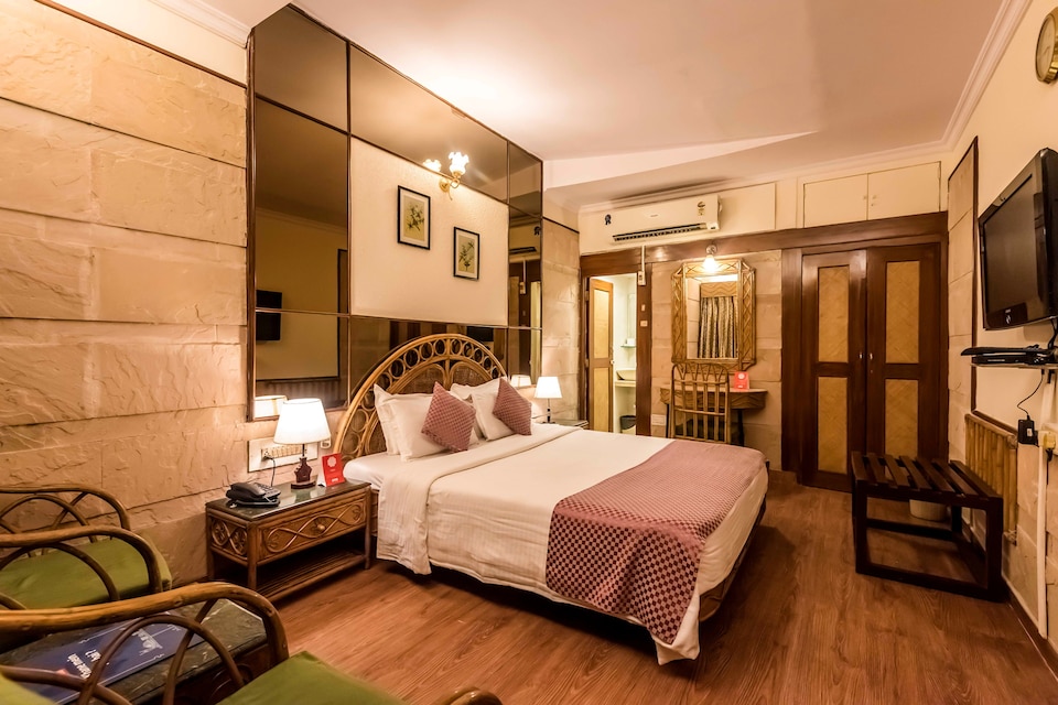 OYO 3990 Juhu Hotel, Juhu, Mumbai