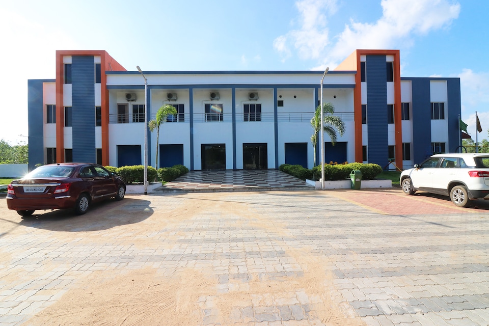 OYO 44653 Lunch Land, Cuttack, कटक