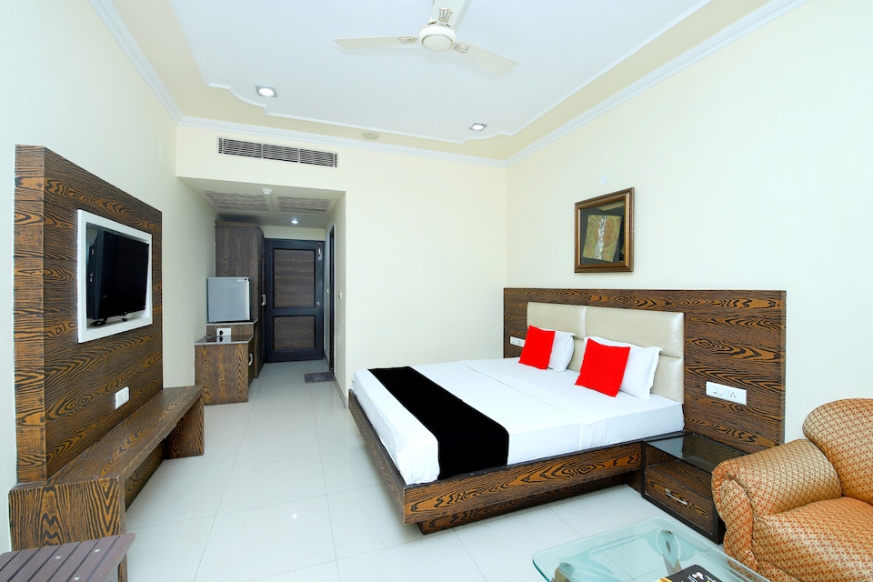 Capital O 44667 Sanjog International, Mall Road Amritsar, Amritsar