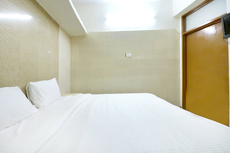 SPOT 44679 Hotel Samrat  SPOT Chandigarh  Book    1451 OYO