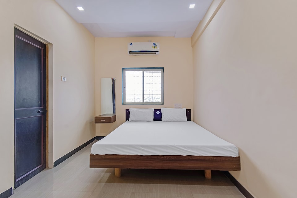 SPOT ON Hotel Nandini Lodging, Shani Shignapur, अहमदनगर