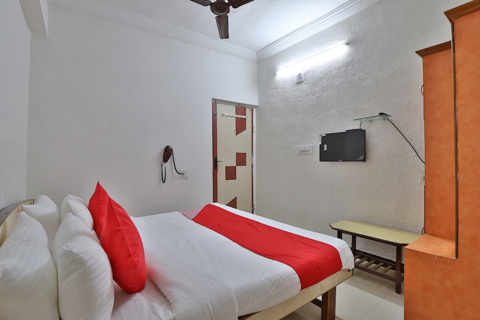 OYO 44780 Hotel Visamo, SG Highway Ahmedabad, Ahmedabad