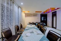 OYO Flagship Hotel Sunraj 