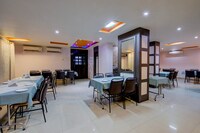 OYO Flagship Hotel Sunraj 