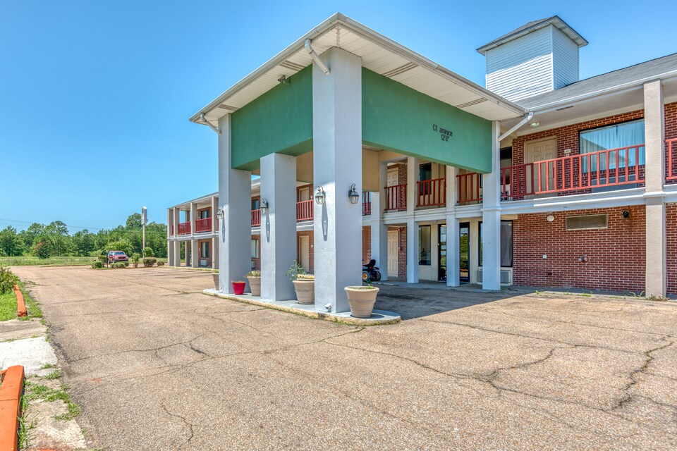 OYO Hotel Macon MS Hwy 45, C39339, Meridian MS