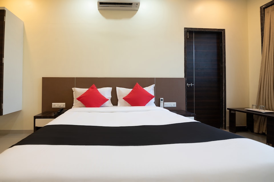 Capital O 44819 Jagdish Residency, Dapoli city centre, Dapoli