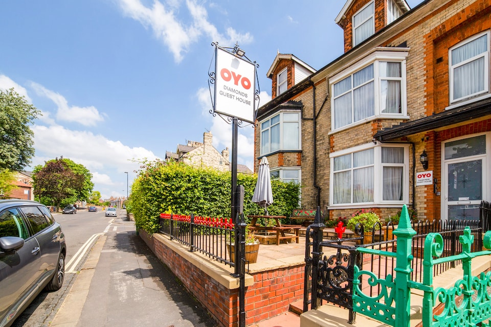 OYO Diamonds Guest House, York (North England), York