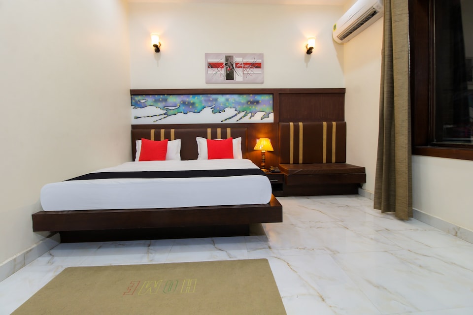 Capital O 44932 Hotel Basera, NH2 Highway Mathura, Mathura