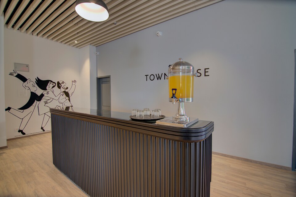 OYO Townhouse 288 Sector 47 Gurgaon Near Omaxe Celebration Mall, Medanta, Gurgaon