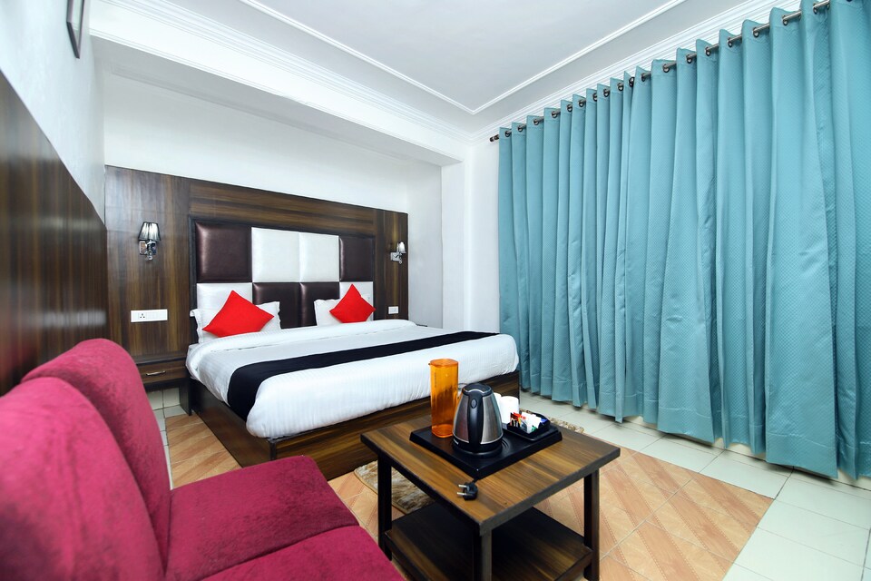 Capital O 44945 Hotel Laxmi Palace, Library Chowk Mussoorie, Mussoorie