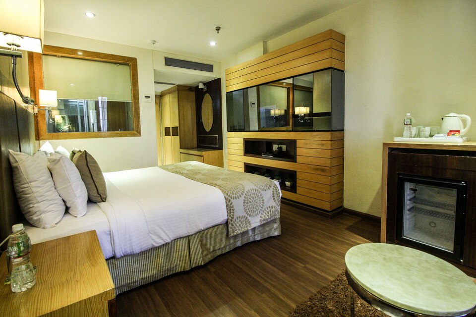 OYO Premium 198 Sola Bridge SG Highway, SG Highway Ahmedabad, Ahmedabad