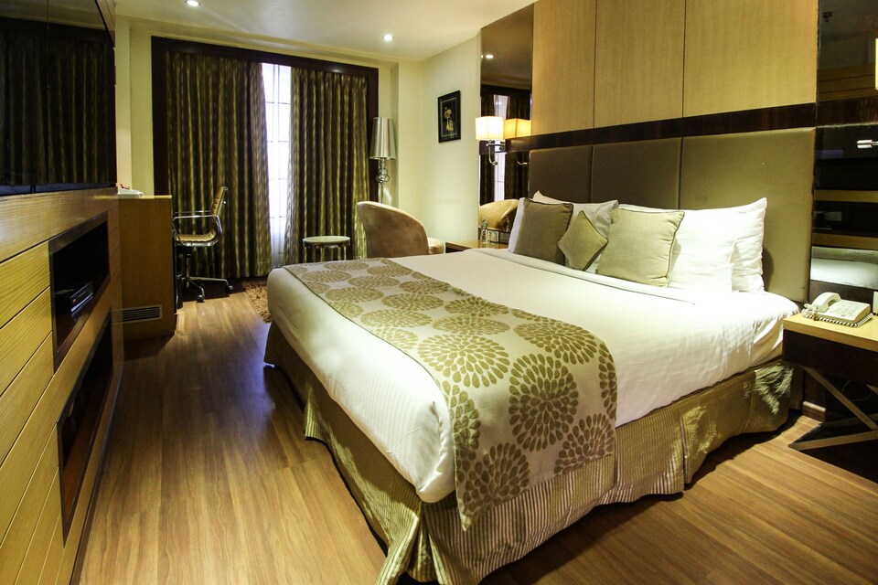 OYO Premium 198 Sola Bridge SG Highway, SG Highway Ahmedabad, Ahmedabad
