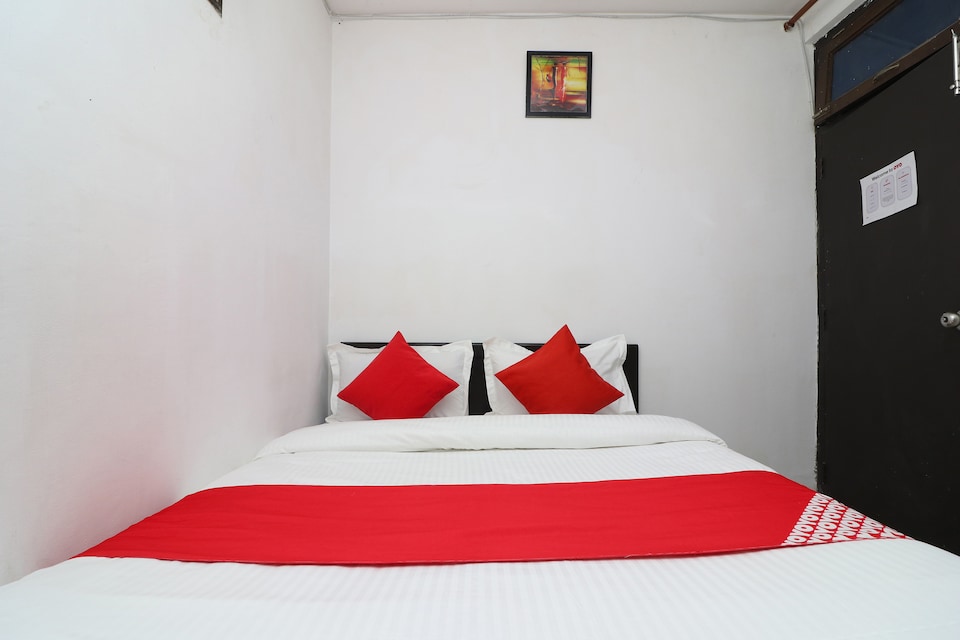 OYO 44980 Den International, Chhatarpur Delhi, Delhi