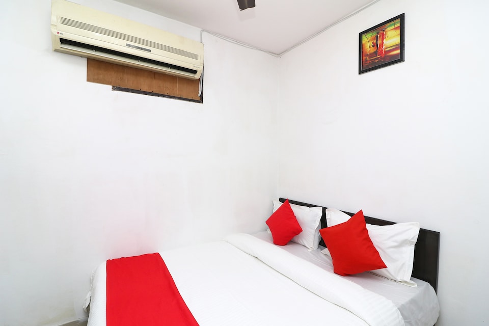 OYO 44980 Den International, Chhatarpur Delhi, Delhi