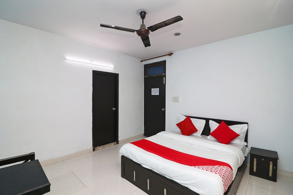 OYO 44980 Den International, Chhatarpur Delhi, Delhi