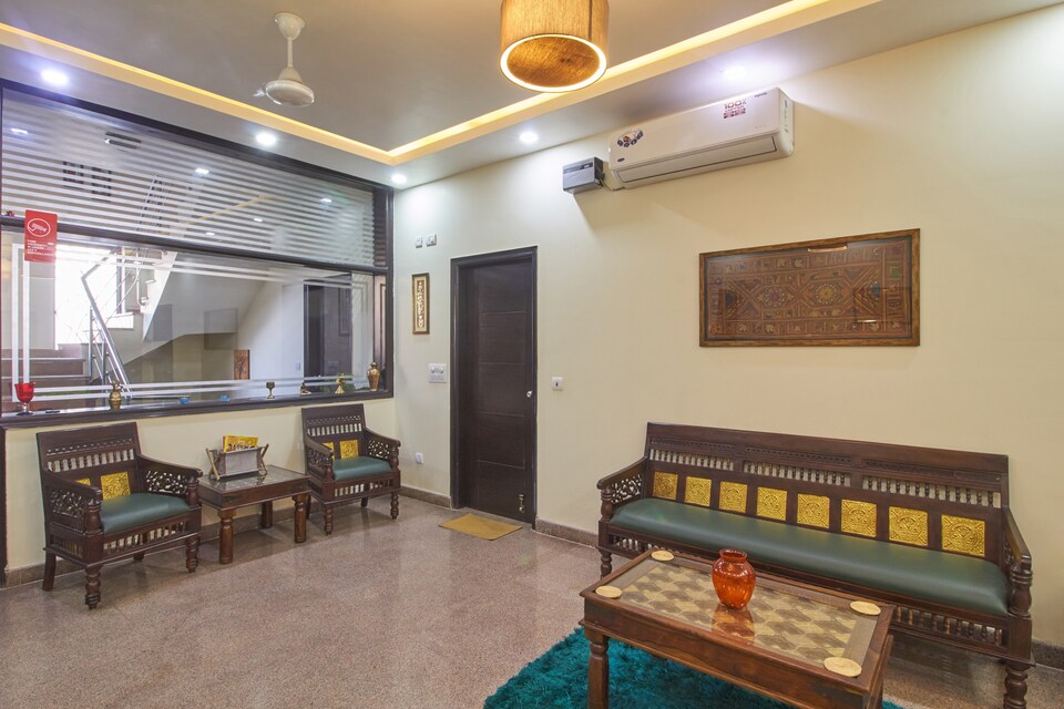 OYO Premium 448 Near Unitech Cyber Park, Medanta, Gurgaon