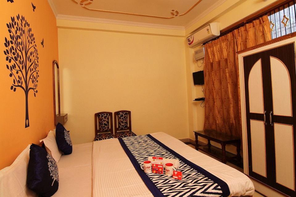 OYO 4005 Shanti Palace, Godowlia, Varanasi