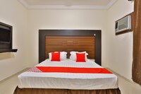 OYO 246 Hotel Hadeel Al Motamayezah