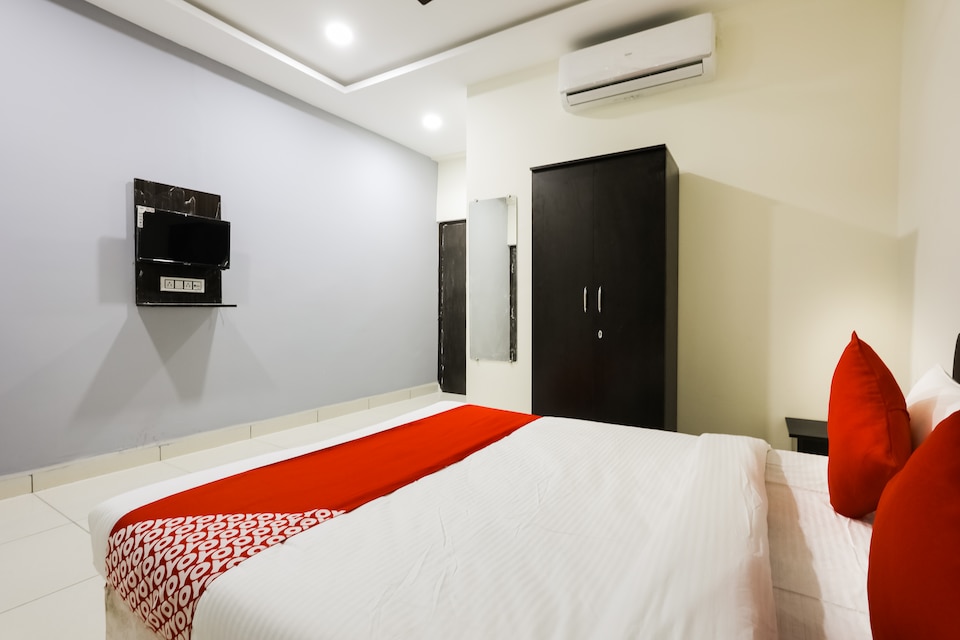 OYO 45032 Ramayank Resort, Pithampur, Pithampur