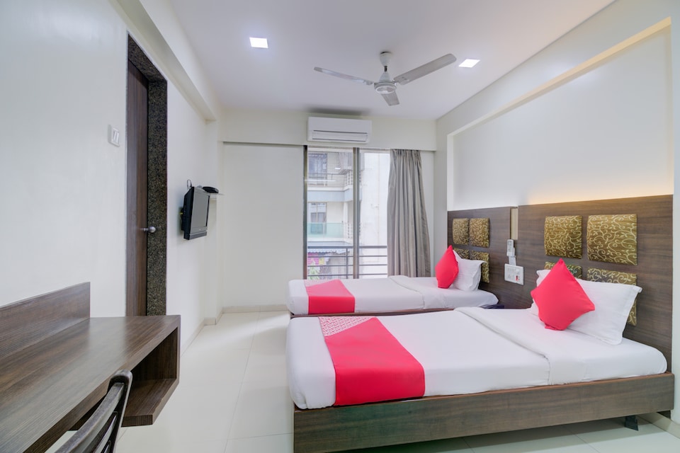 OYO 45033 Hotel Risshi Residency, Mumbai Airoli-Vashi, Mumbai