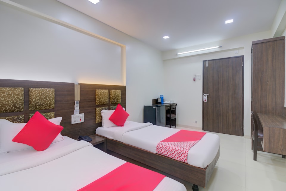 OYO 45033 Hotel Risshi Residency, Mumbai Airoli-Vashi, Mumbai