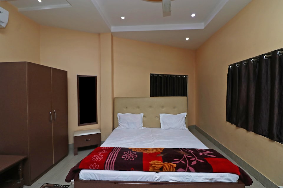 SPOT ON 45039 Hotel A-one Palace, Mirzapur, Mirzapur