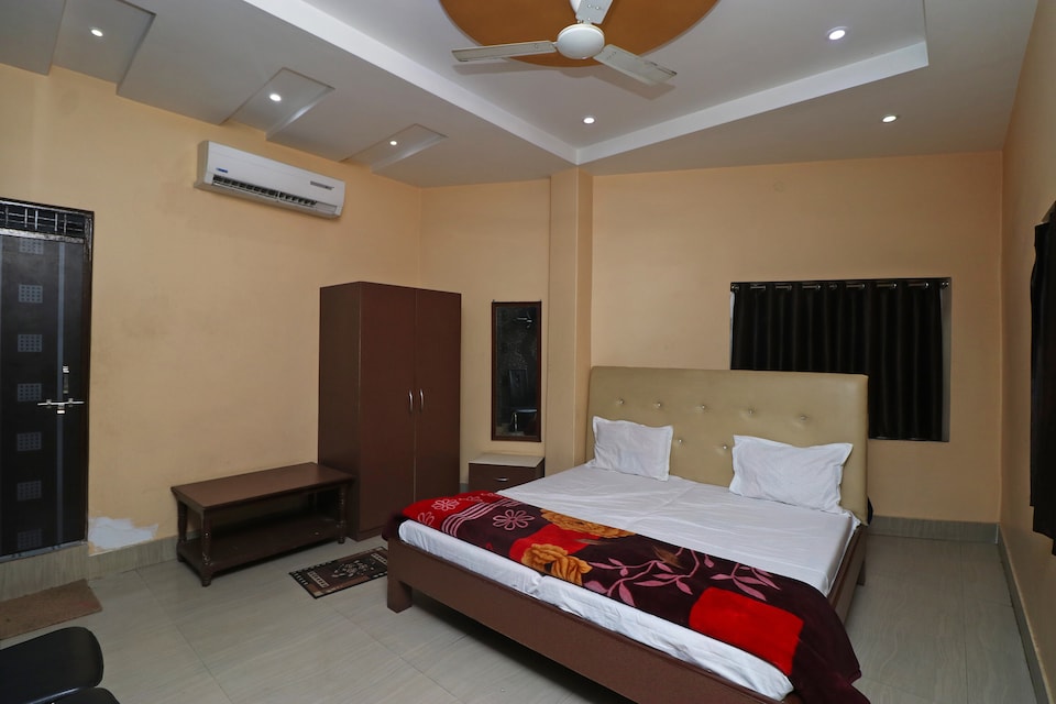 SPOT ON 45039 Hotel A-one Palace, Mirzapur, Mirzapur