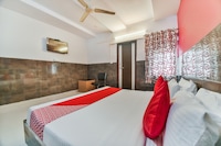 Hotel O King's Palace