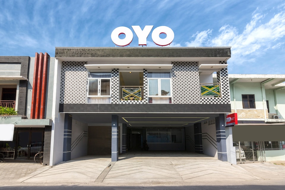 OYO 1118 Artomoro Family Guesthouse, Godean, Yogyakarta