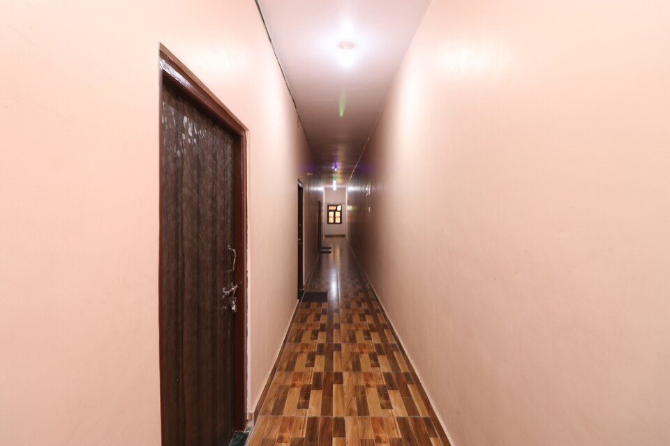 SPOT ON 45080 Hotel Rajeshwari, Jaunpur, Jaunpur