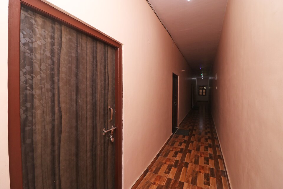 SPOT ON 45080 Hotel Rajeshwari, Jaunpur, Jaunpur